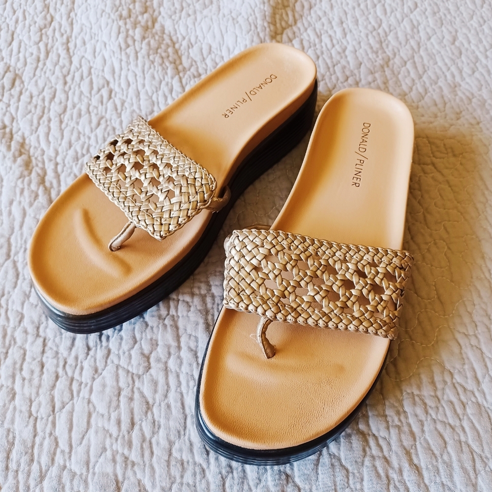 Donald Pliner Gold Platform Woven Sandals Bohemian Size 7.5 Leather Beach Summer